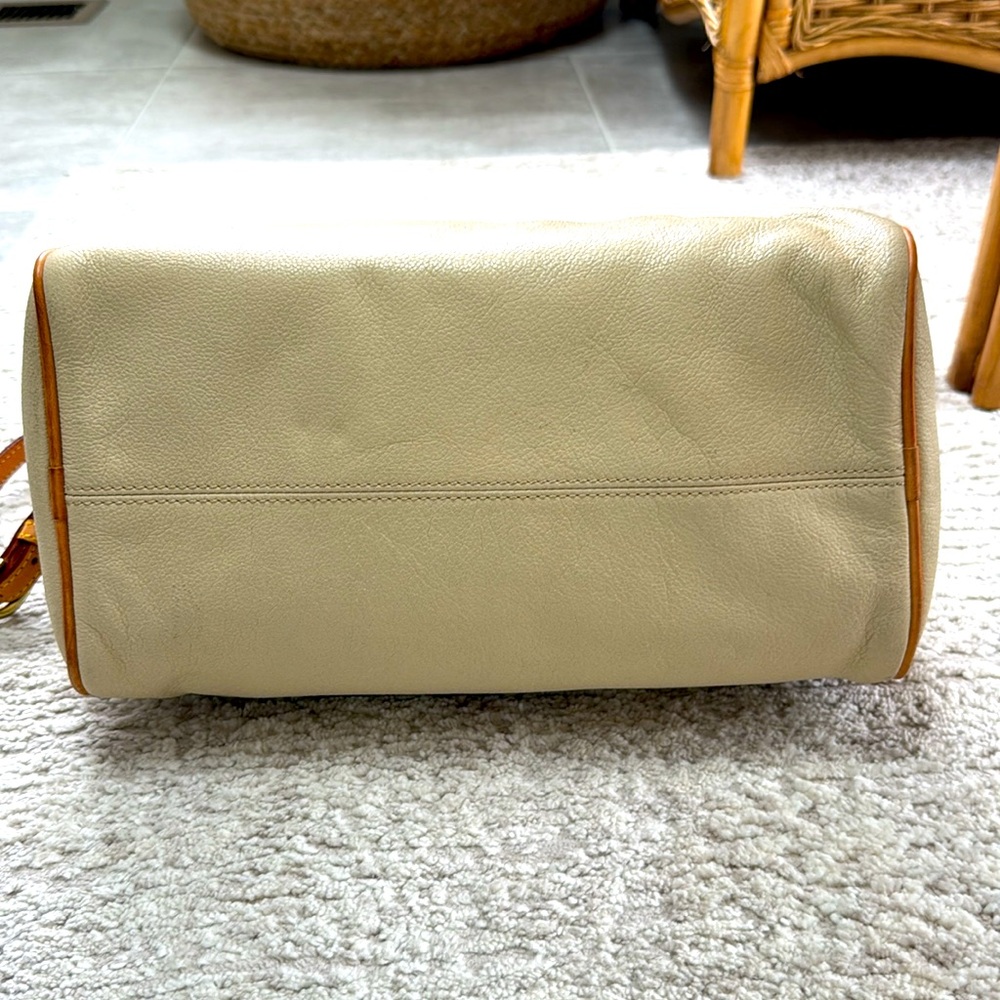 Dooney & Bourke 1975 Sorrento Barrel Satchel  - Sand - Excellent Condition - Picture 8 of 14